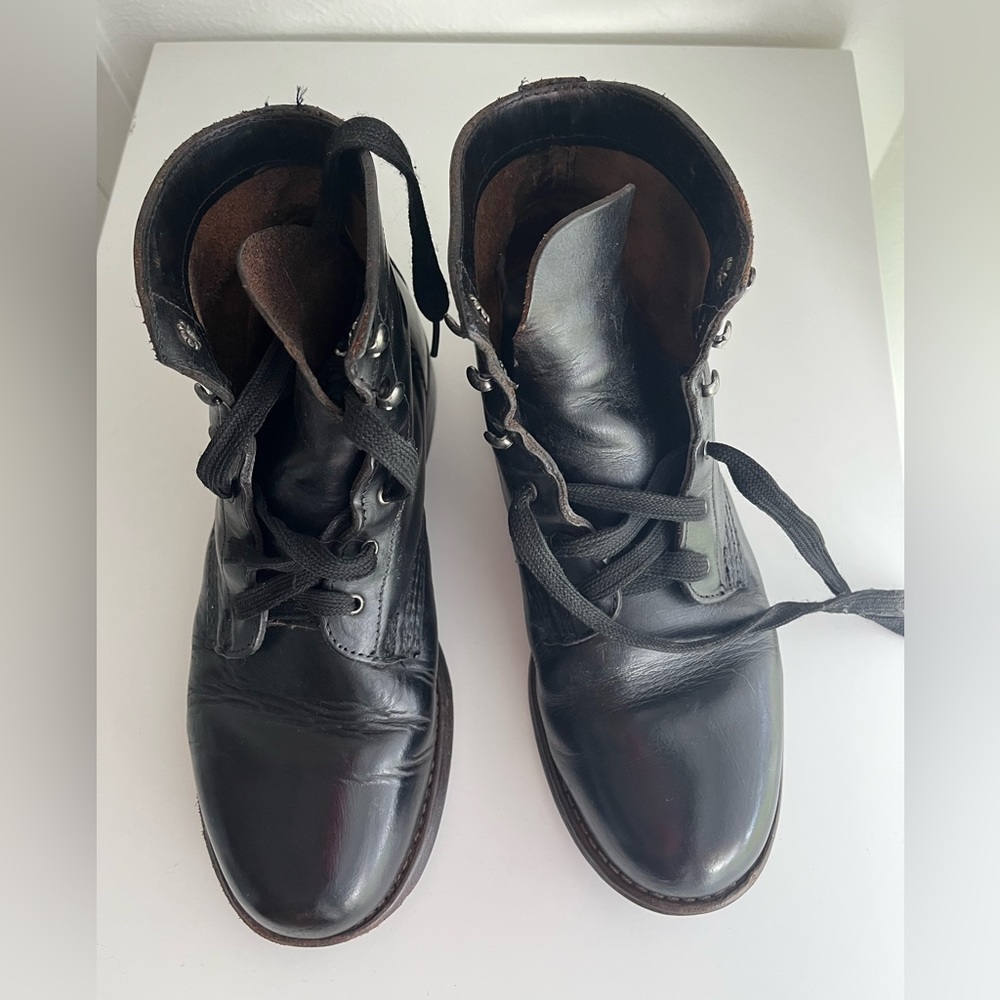 Wolverine 1000 Mile Boot - Black Leather (Unisex / Women’s 9)